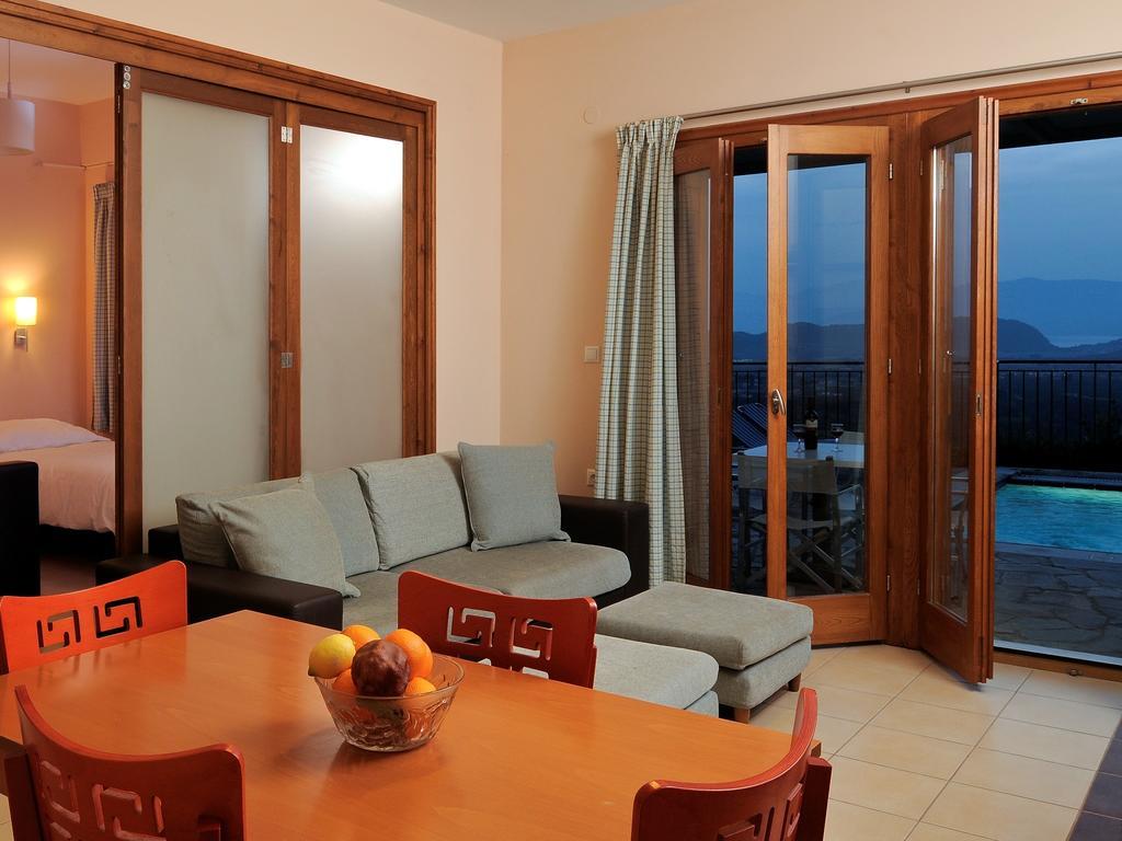 Karayiannis Villas นาฟปลิโอ ห้อง รูปภาพ